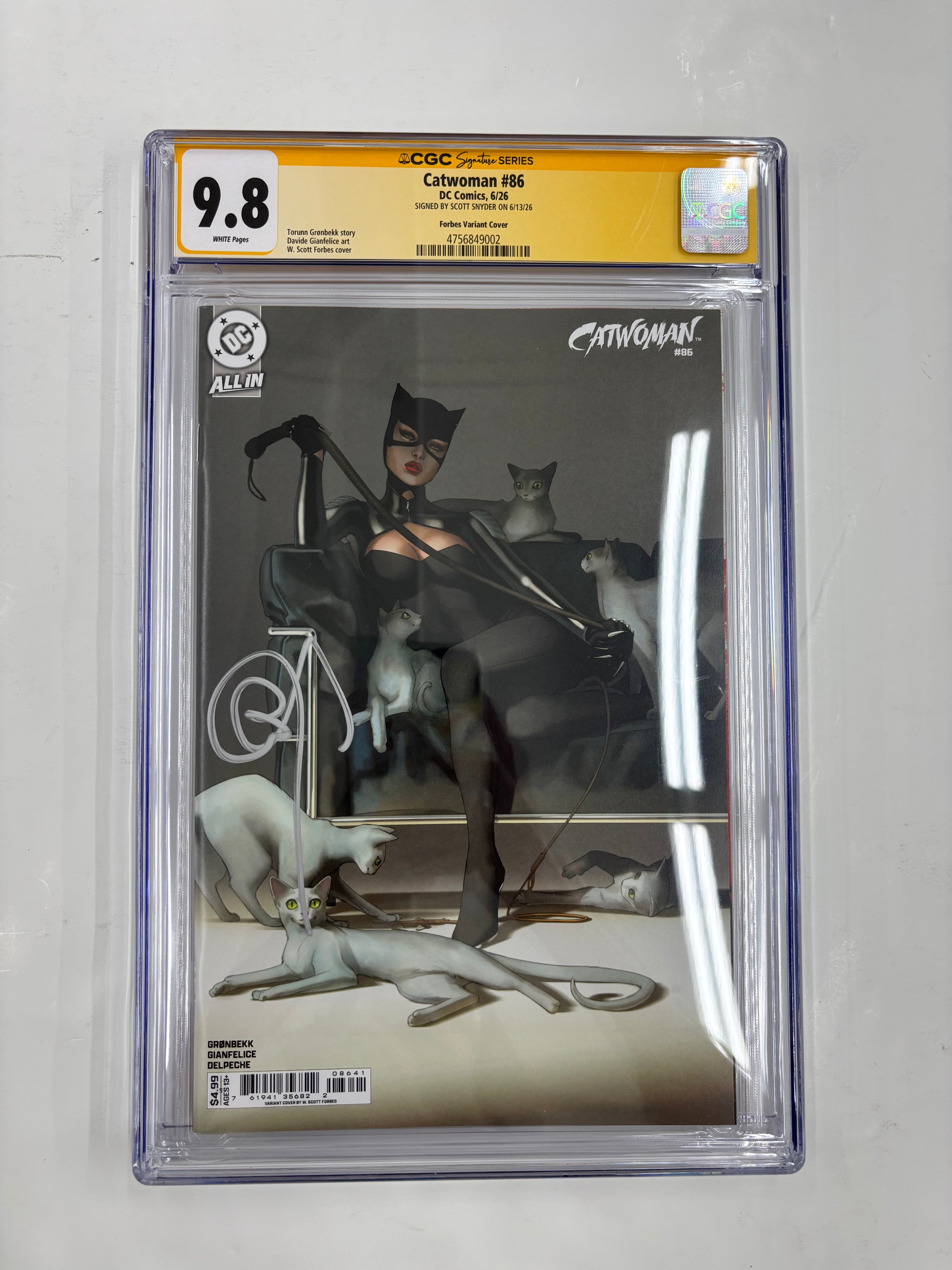 YELLOW SLAB CGC 9.8 absolute catwoman #86 Forbes cover signed by Scott Snyder