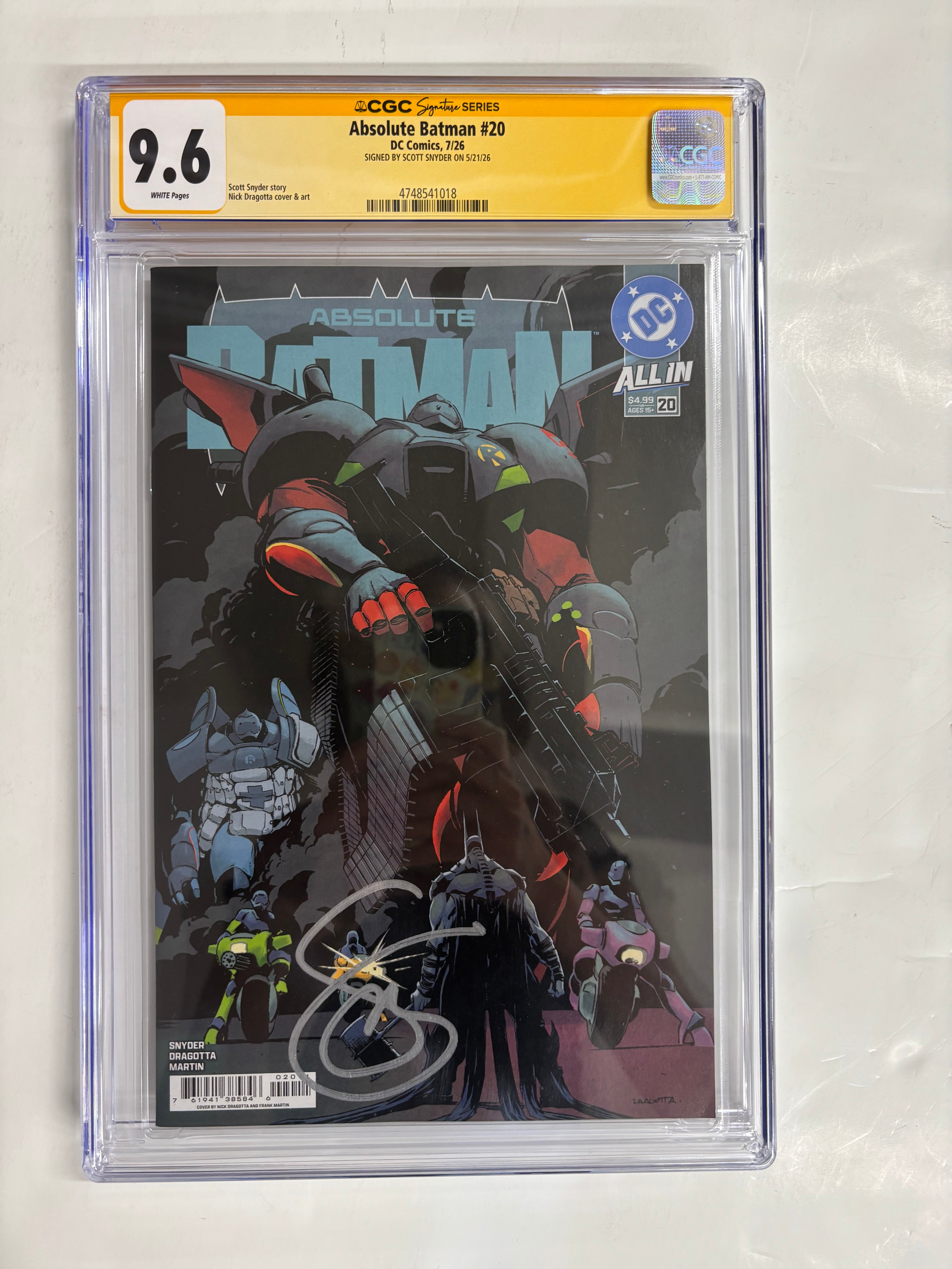CGC 9.6 yellow slab absolute Batman #20 dragotta and Martin cover signed by Scott Snyder