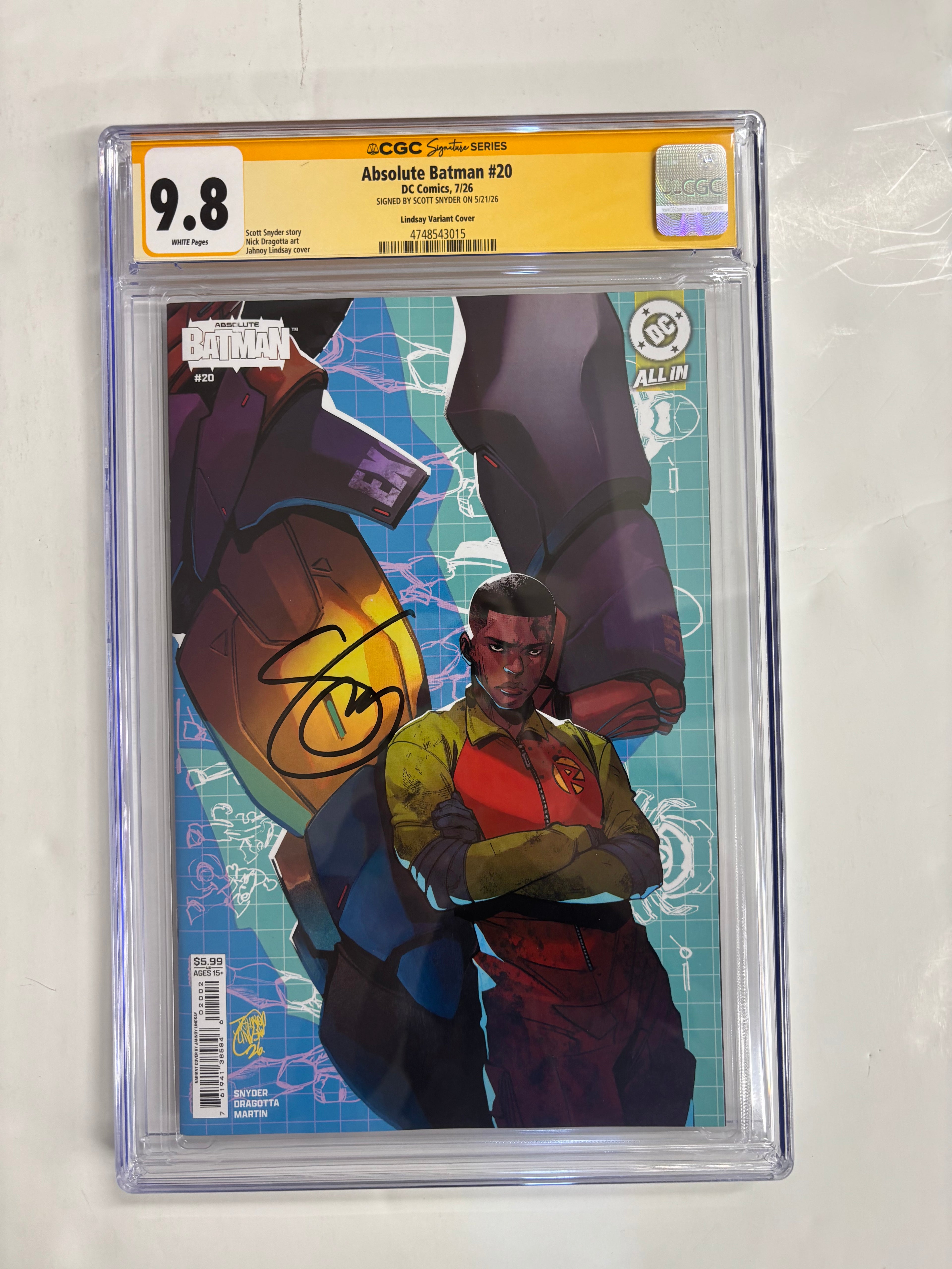 CGC 9.8 yellow slab absolute Batman #20 Lindsay variant signed by Scott Snyder