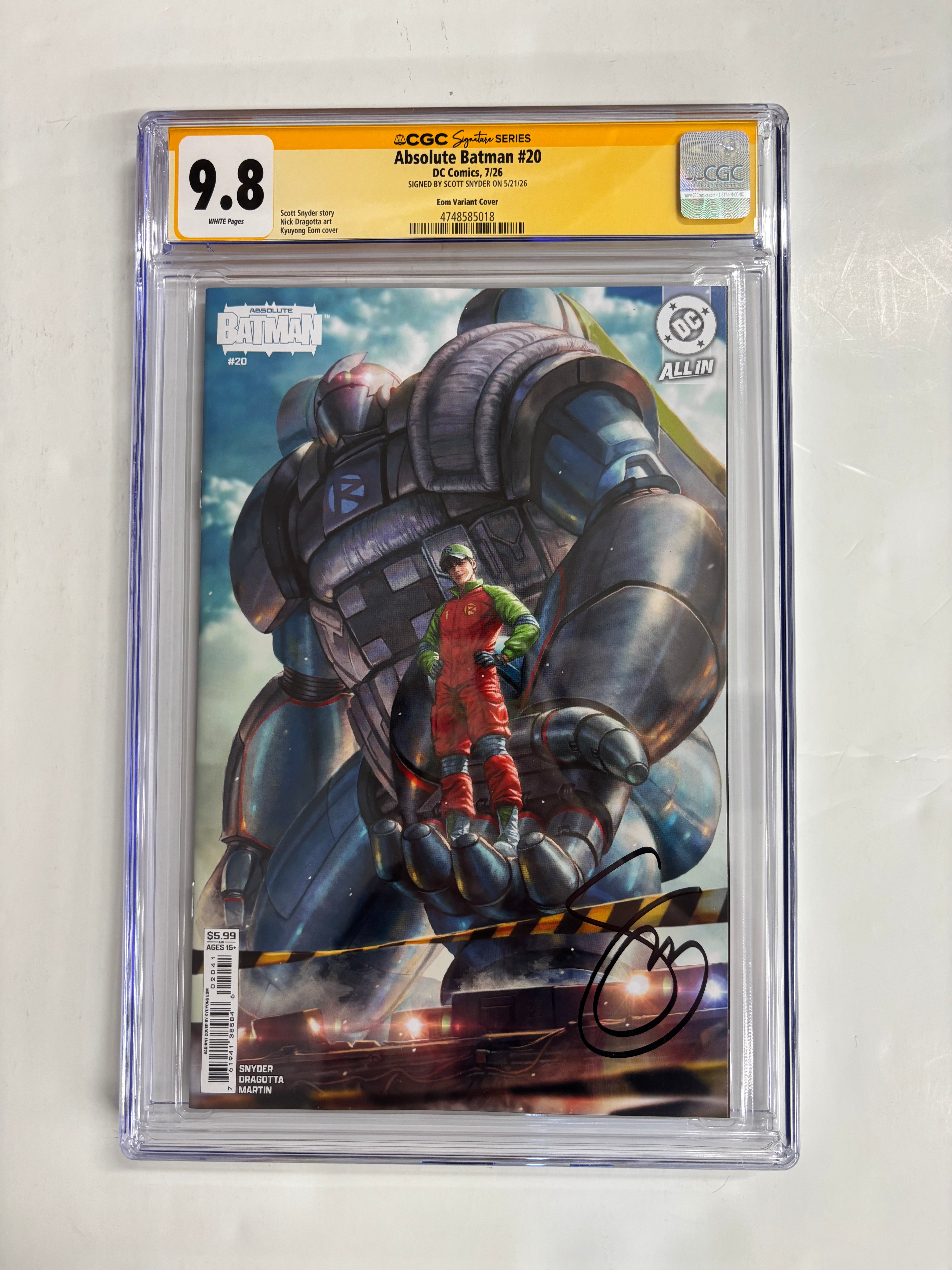 CGC 9.8 yellow slab absolute Batman #20 eom cover signed by Scott Snyder