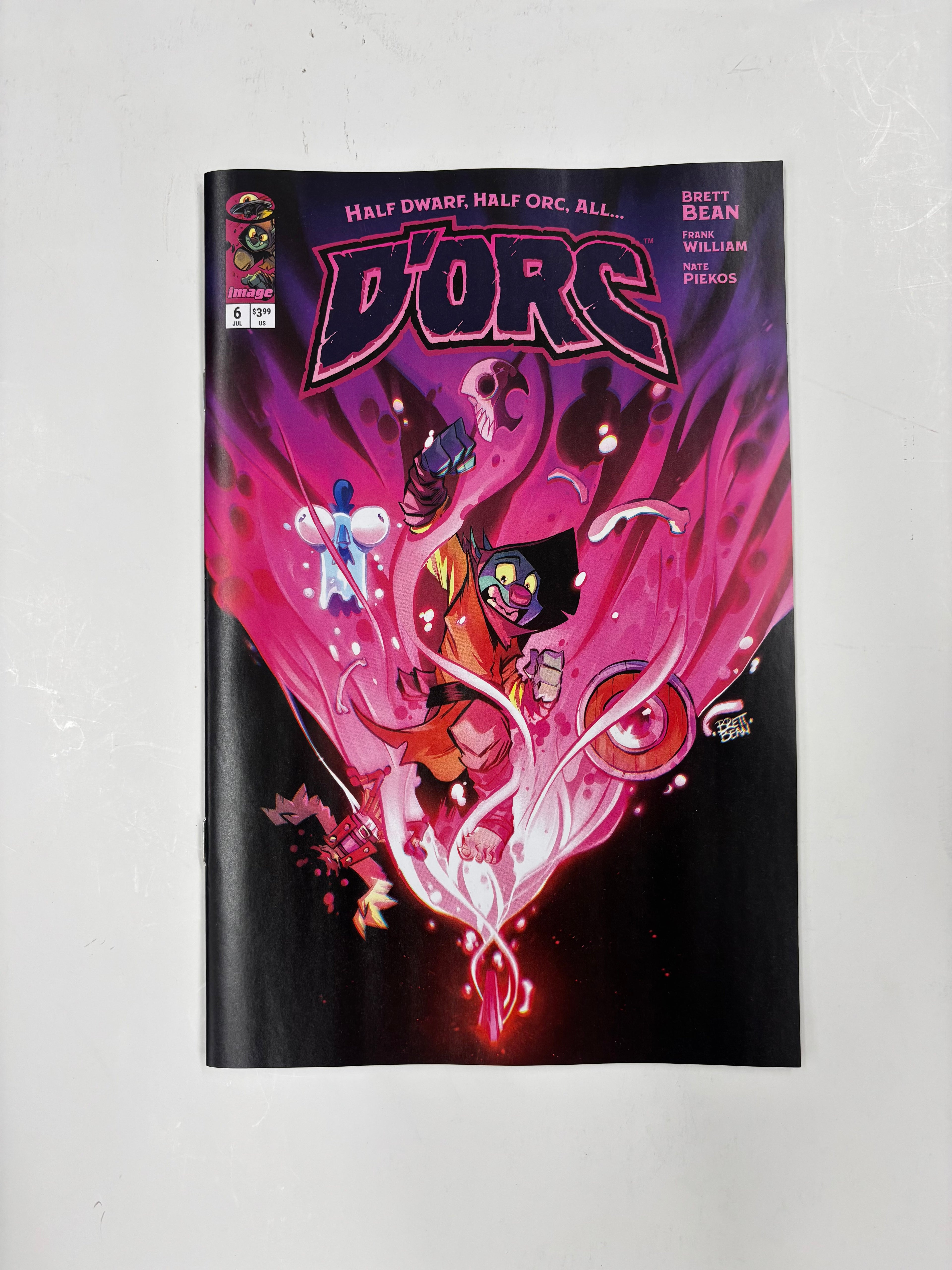 D’ORC #6 cover A pink and black cover