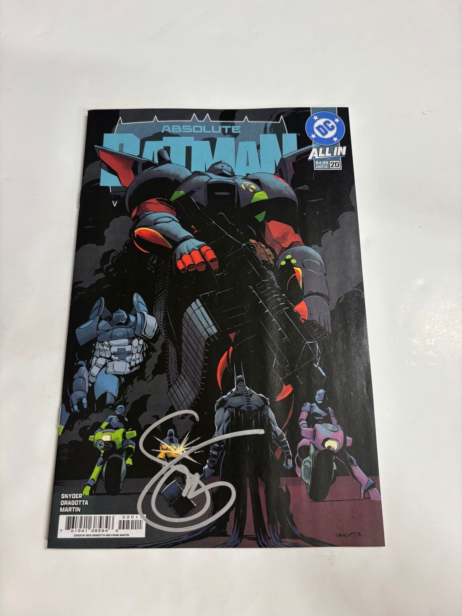 SNYDER SIGNED absolute Batman #20 dragotta and martin