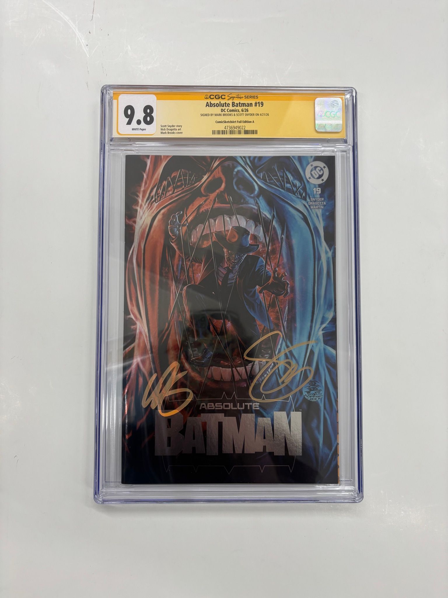 YELLOW SLAB cgc 9.8 signed brooks and Snyder absolute Batman #19