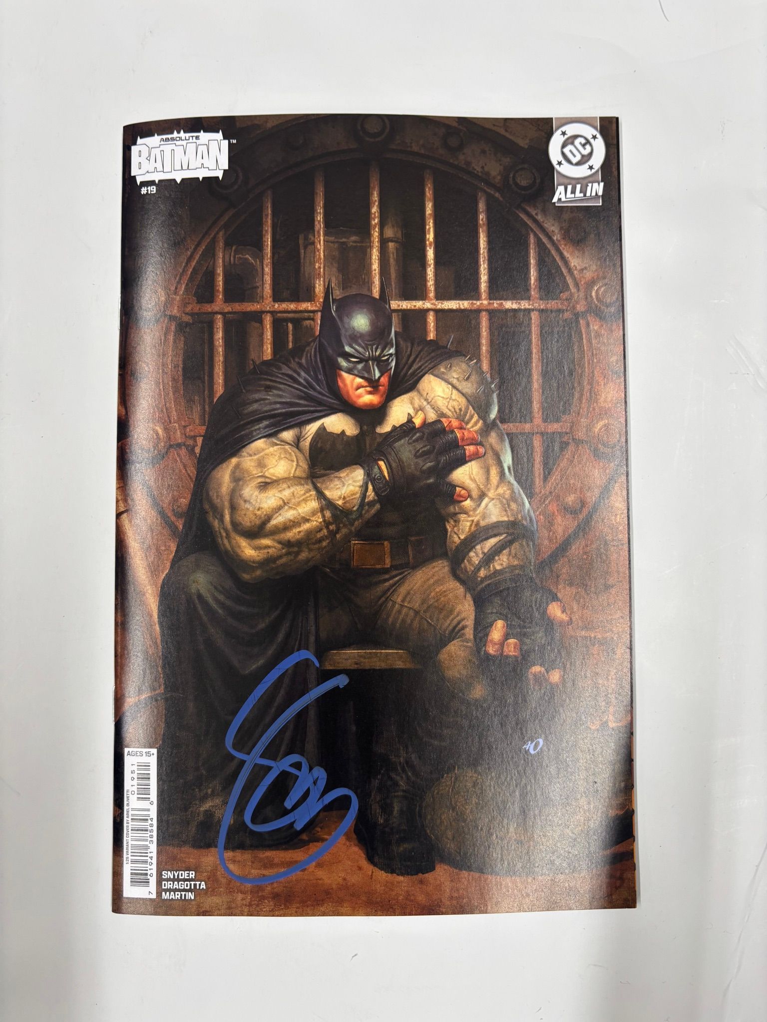 SNYDER SIGNED absolute Batman #19 1:25 Olivetti variant