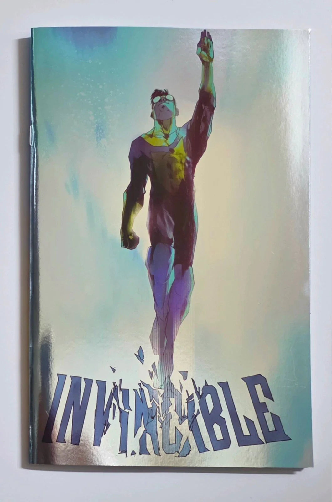 PREORDER: OTTLEY SIGNED INVINCIBLE 1 FOIL, INVINCIBLE FLYING THROUGH TEXT COVER